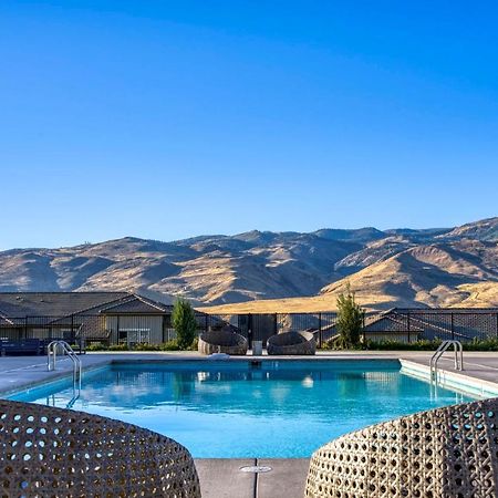 Luxury Retreat - King Beds, Hot Tub, & Pool - Family & Remote Work Friendly Apartment Reno Luaran gambar