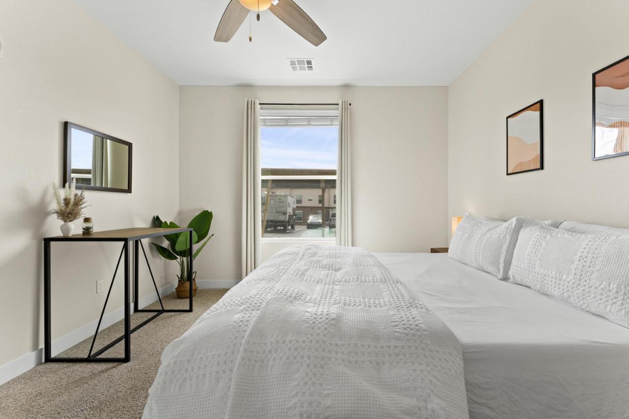 Luxury Retreat - King Beds, Hot Tub, & Pool - Family & Remote Work Friendly Apartment Reno Luaran gambar