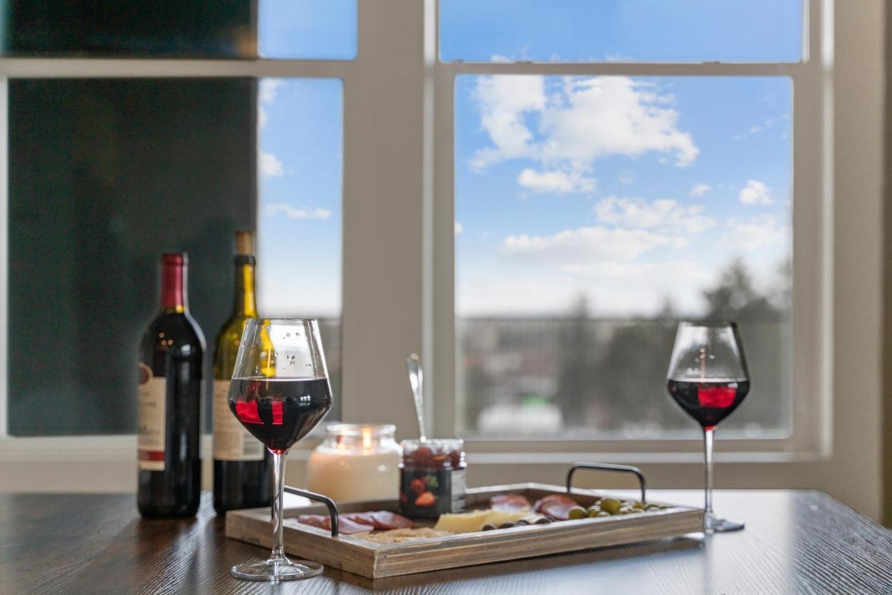 Luxury Retreat - King Beds, Hot Tub, & Pool - Family & Remote Work Friendly Apartment Reno Luaran gambar