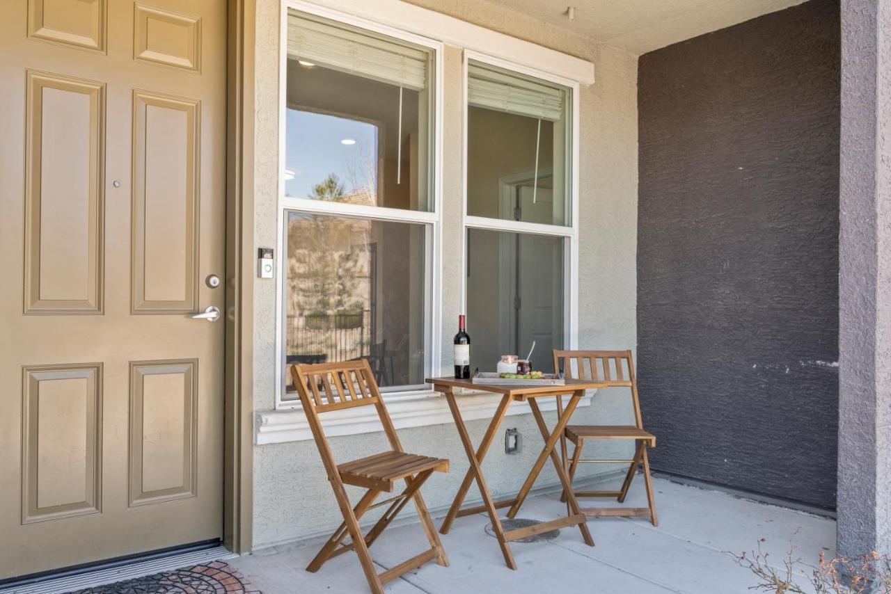 Luxury Retreat - King Beds, Hot Tub, & Pool - Family & Remote Work Friendly Apartment Reno Luaran gambar