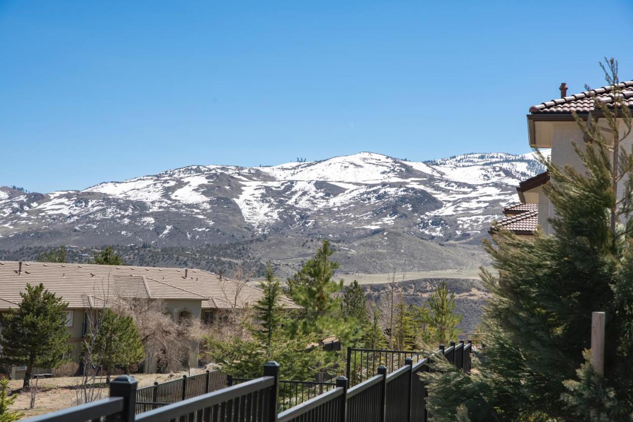 Luxury Retreat - King Beds, Hot Tub, & Pool - Family & Remote Work Friendly Apartment Reno Luaran gambar