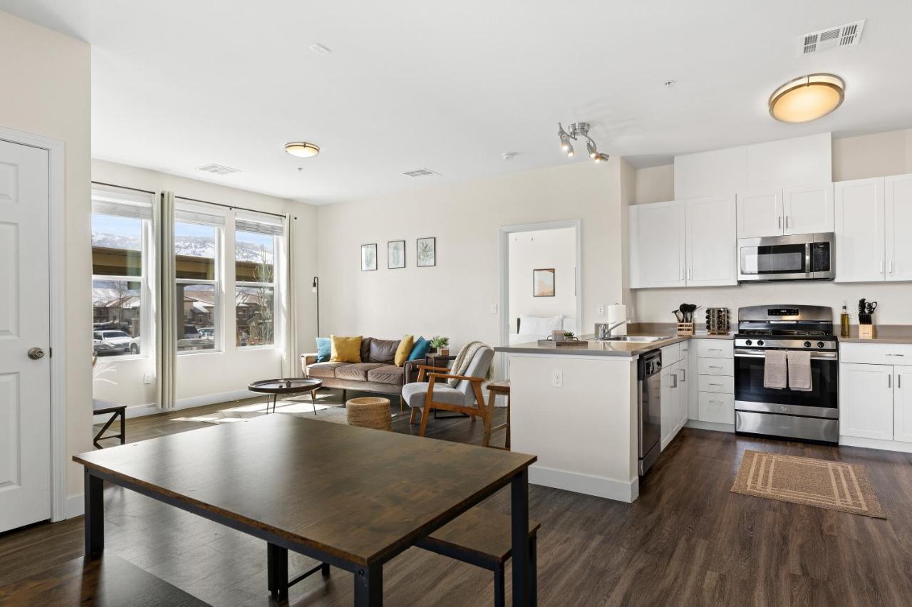 Luxury Retreat - King Beds, Hot Tub, & Pool - Family & Remote Work Friendly Apartment Reno Luaran gambar
