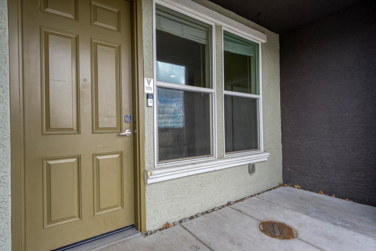 Luxury Retreat - King Beds, Hot Tub, & Pool - Family & Remote Work Friendly Apartment Reno Luaran gambar
