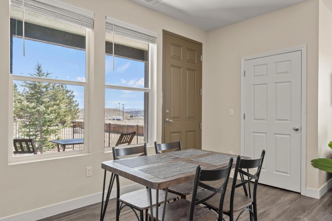 Luxury Retreat - King Beds, Hot Tub, & Pool - Family & Remote Work Friendly Apartment Reno Luaran gambar