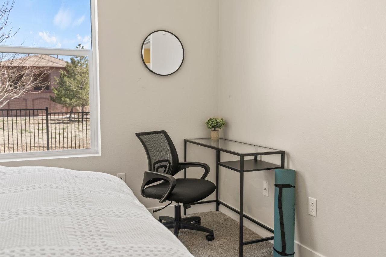 Luxury Retreat - King Beds, Hot Tub, & Pool - Family & Remote Work Friendly Apartment Reno Luaran gambar