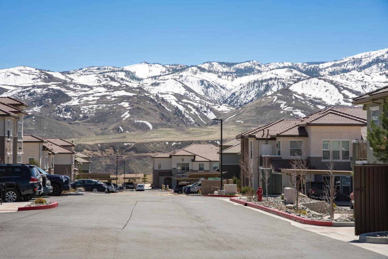 Luxury Retreat - King Beds, Hot Tub, & Pool - Family & Remote Work Friendly Apartment Reno Luaran gambar