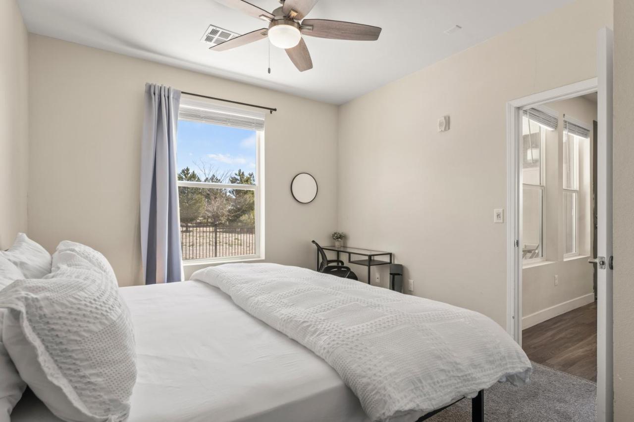 Luxury Retreat - King Beds, Hot Tub, & Pool - Family & Remote Work Friendly Apartment Reno Luaran gambar