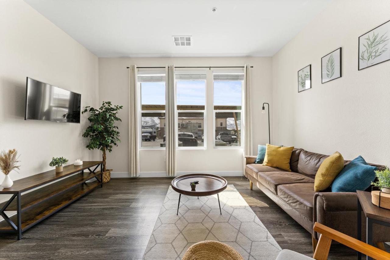 Luxury Retreat - King Beds, Hot Tub, & Pool - Family & Remote Work Friendly Apartment Reno Luaran gambar