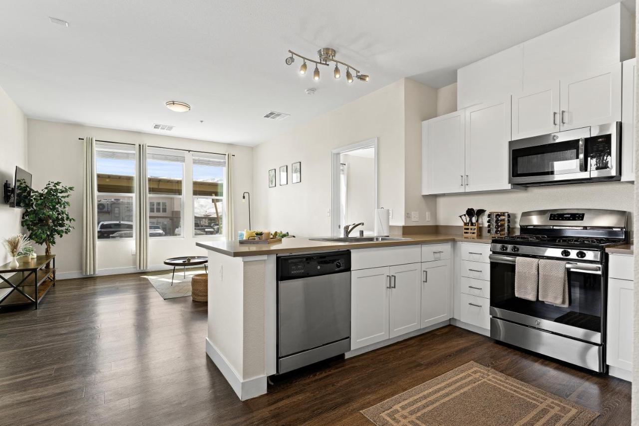 Luxury Retreat - King Beds, Hot Tub, & Pool - Family & Remote Work Friendly Apartment Reno Luaran gambar