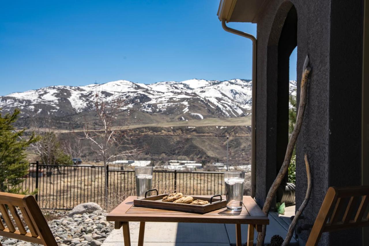 Luxury Retreat - King Beds, Hot Tub, & Pool - Family & Remote Work Friendly Apartment Reno Luaran gambar